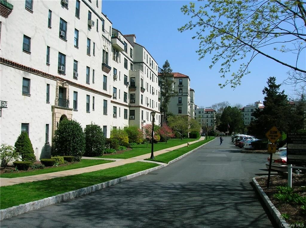 Property Photo:  1273 North Avenue  NY 10804 