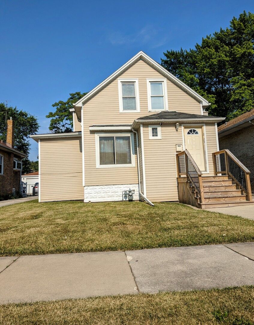 Property Photo:  2025 S 5th Avenue  IL 60153 