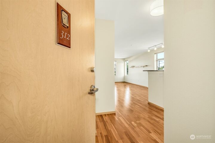 Home for sale in Seattle 3333 Wallingford Avenue NE 312, Seattle, WA 98103