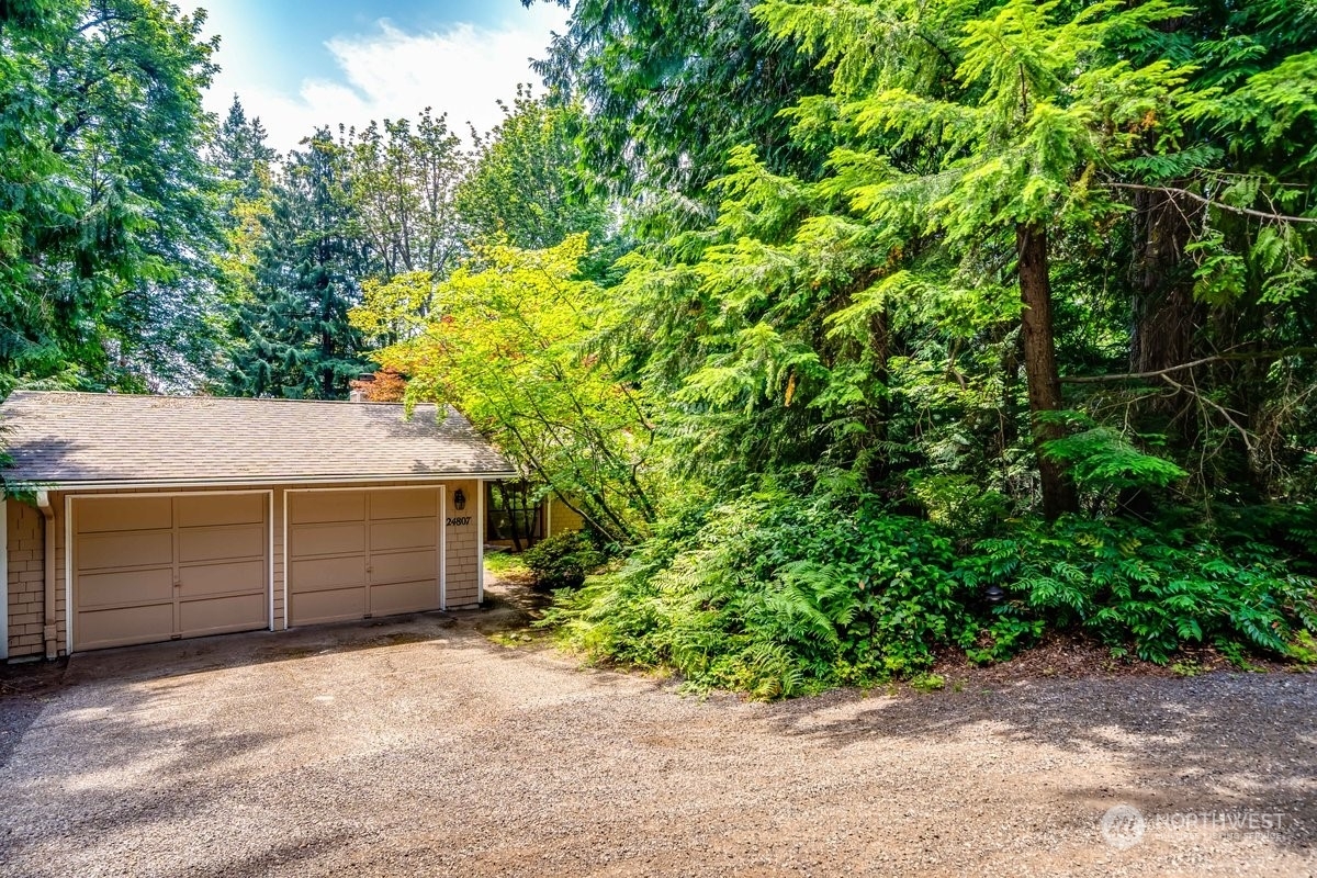 Property Photo:  24807 SE Mirrormont Place  WA 98027 