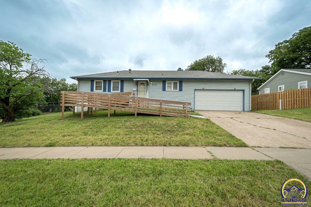 Property Photo:  2727 SE Adams St  KS 66605 