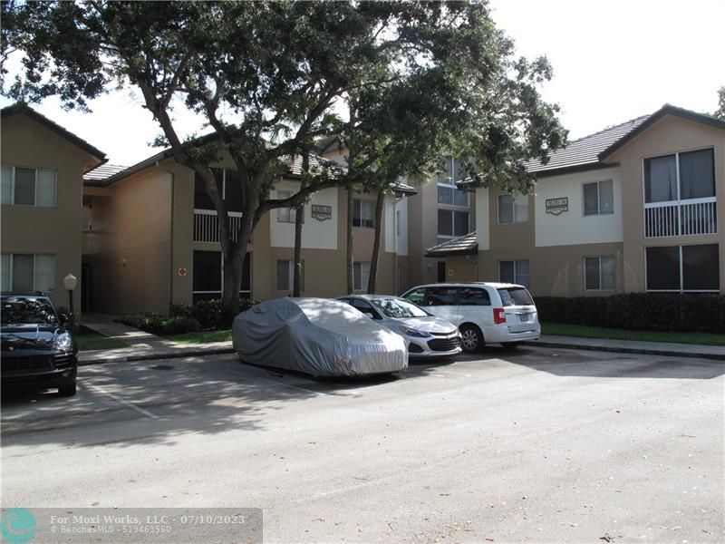 Property Photo: 9701 Westview Dr 1417 FL 33076