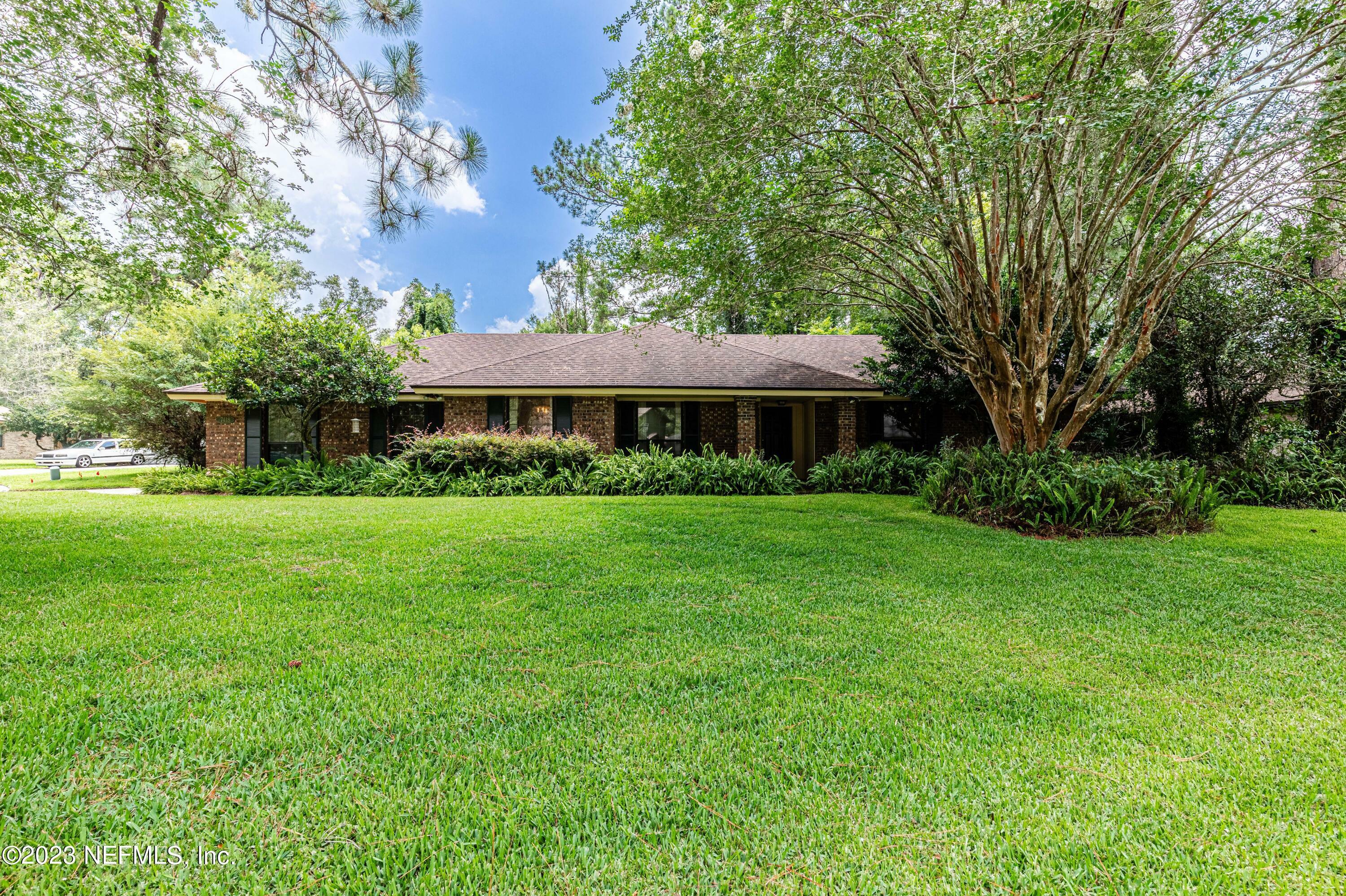 Property Photo:  7418 Secret Woods Drive  FL 32216 