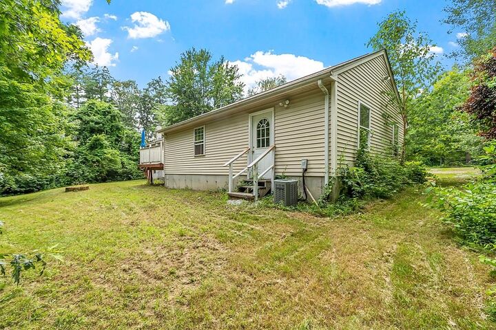 Property Photo: 9 Canterbury Way NH 03054