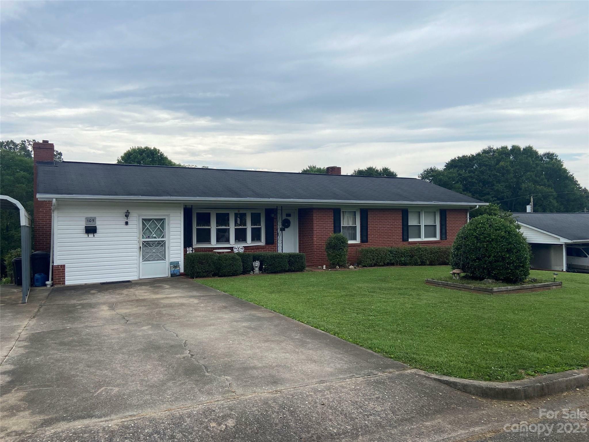 Property Photo:  105 Woodward Avenue  NC 28655 