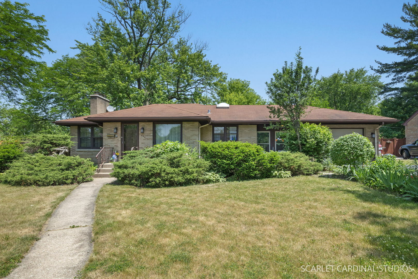 Property Photo: 605 S Euclid Avenue IL 60181