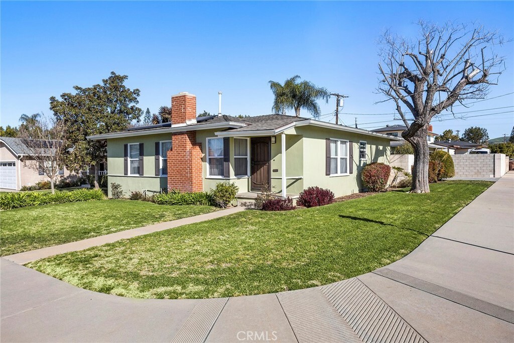 Property Photo:  419 E Date Street  CA 92821 