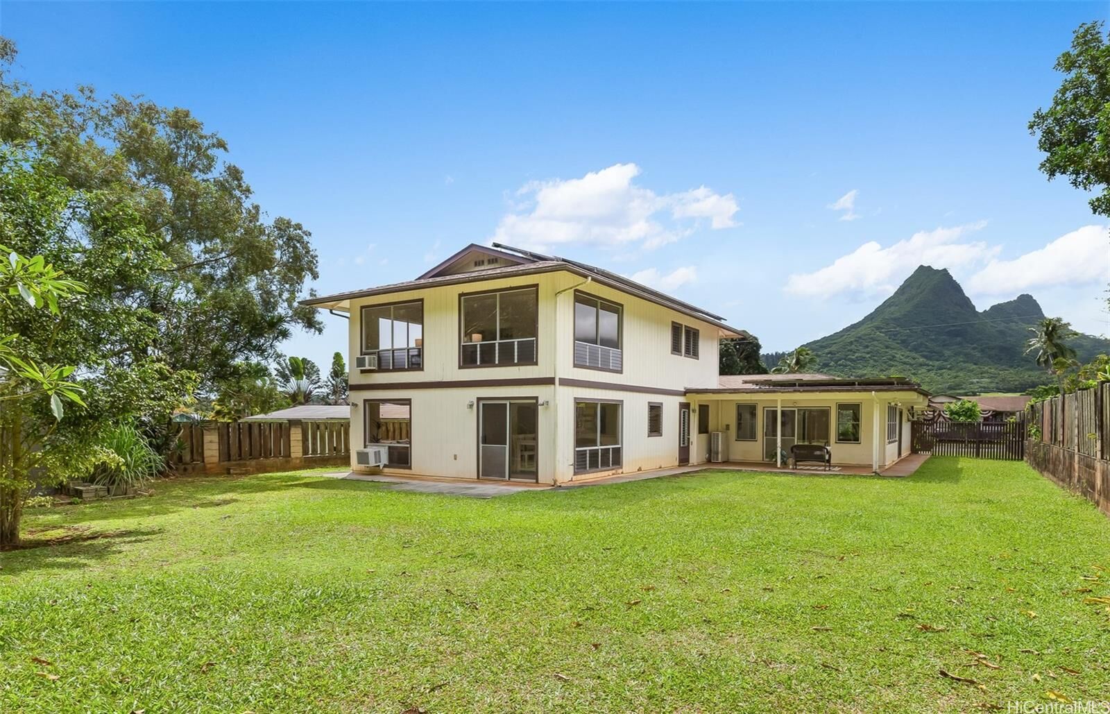 Property Photo: 1043 Lunaai Street HI 96734
