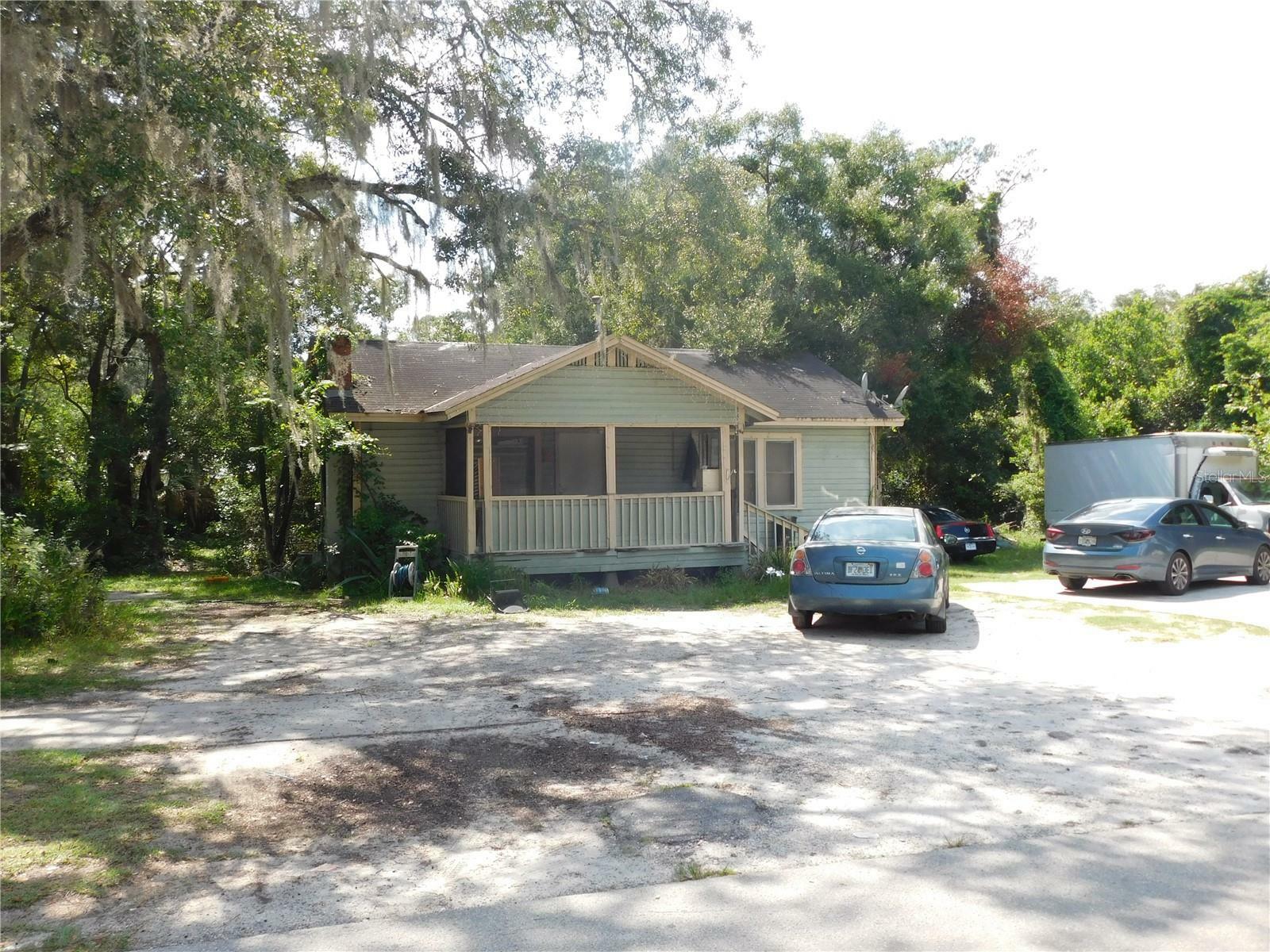 Property Photo:  222 SE 13th Street  FL 32641 