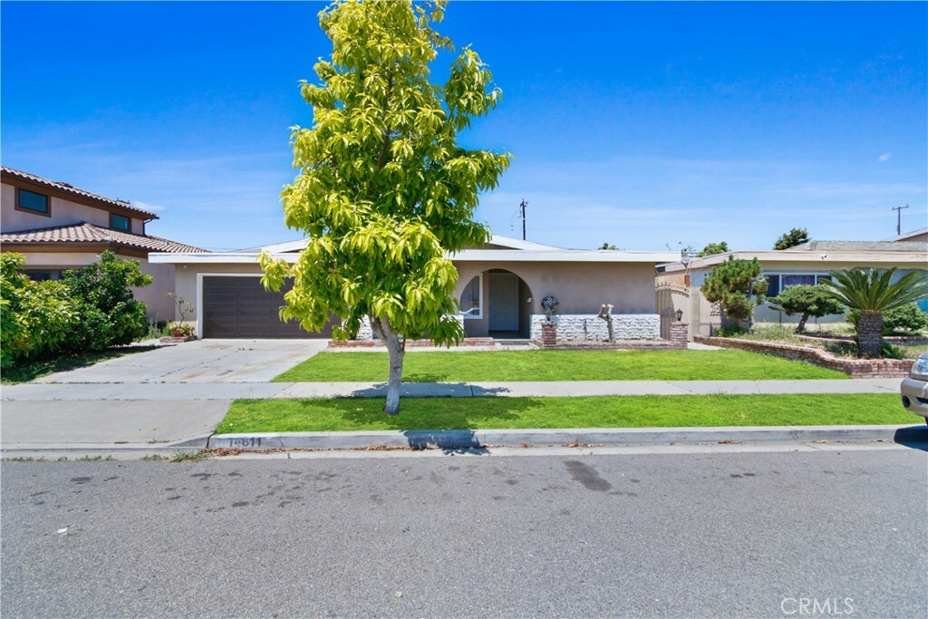 Property Photo: 14611 Wakefield Street CA 92683