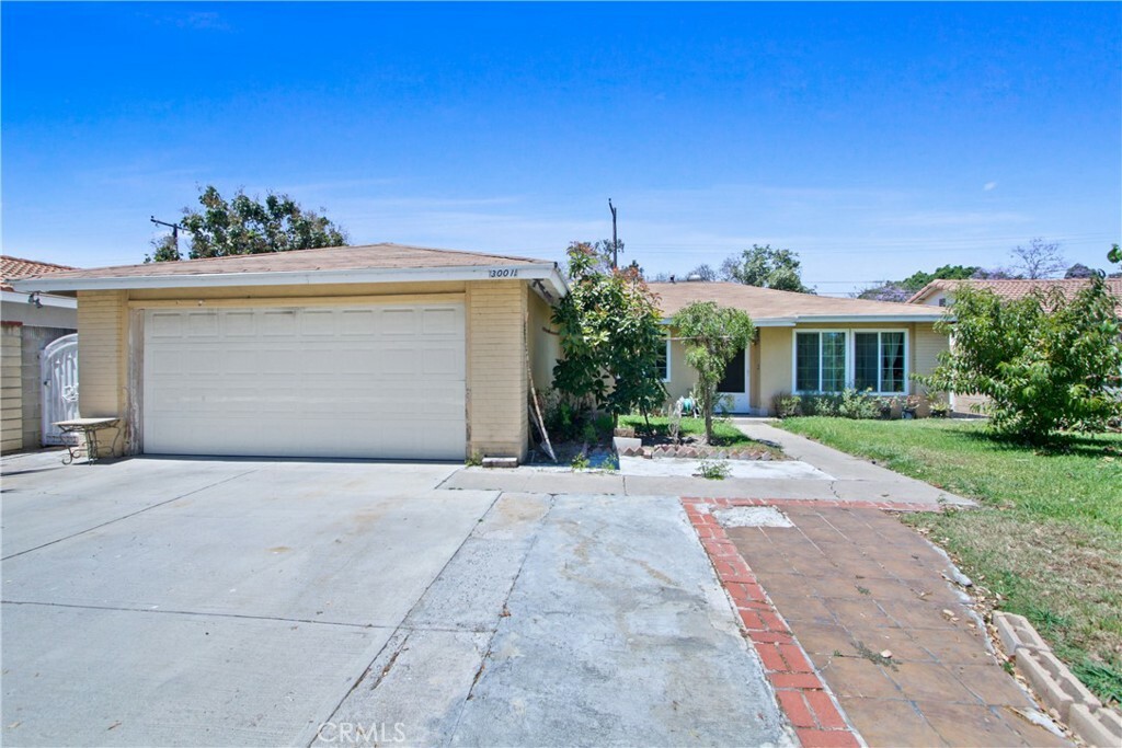 Property Photo:  3001 W Elder Avenue  CA 92704 