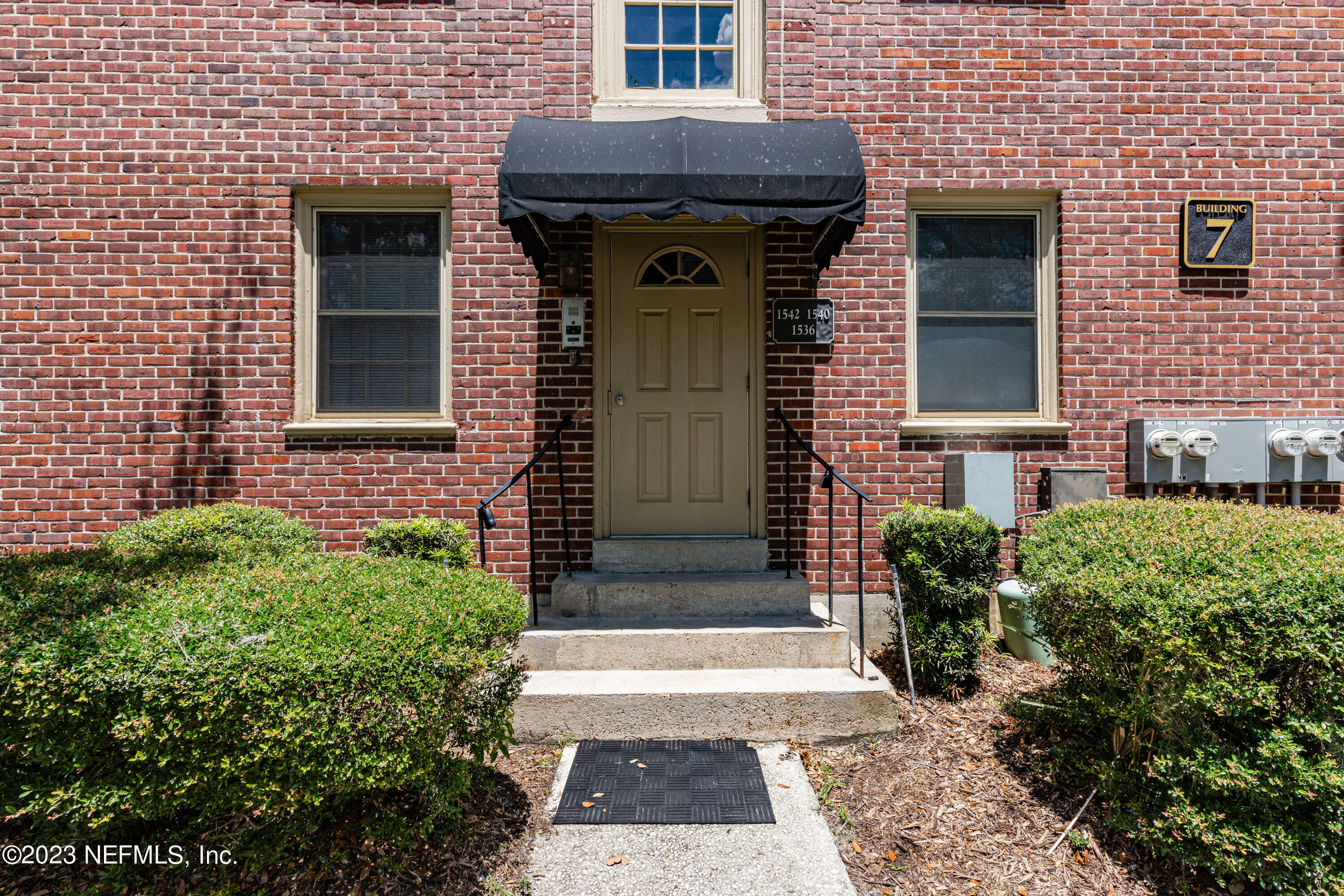 Property Photo: 1542 Palm Ave 1542 FL 32207