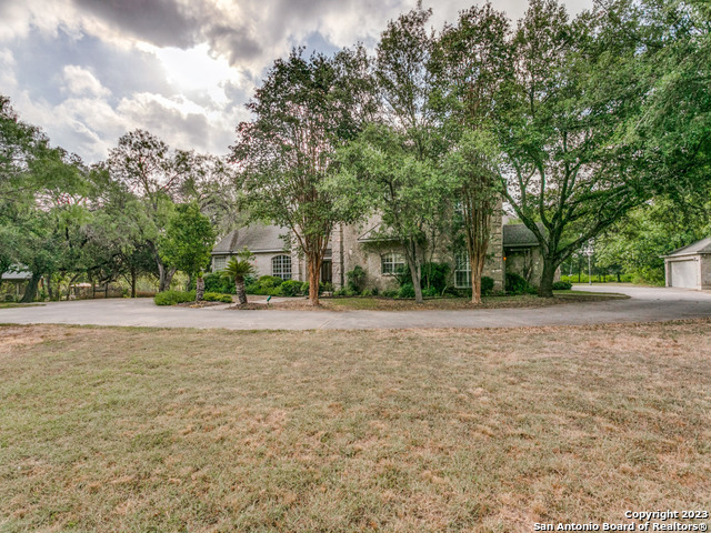 Property Photo:  201 Hill Country Ln  TX 78232 