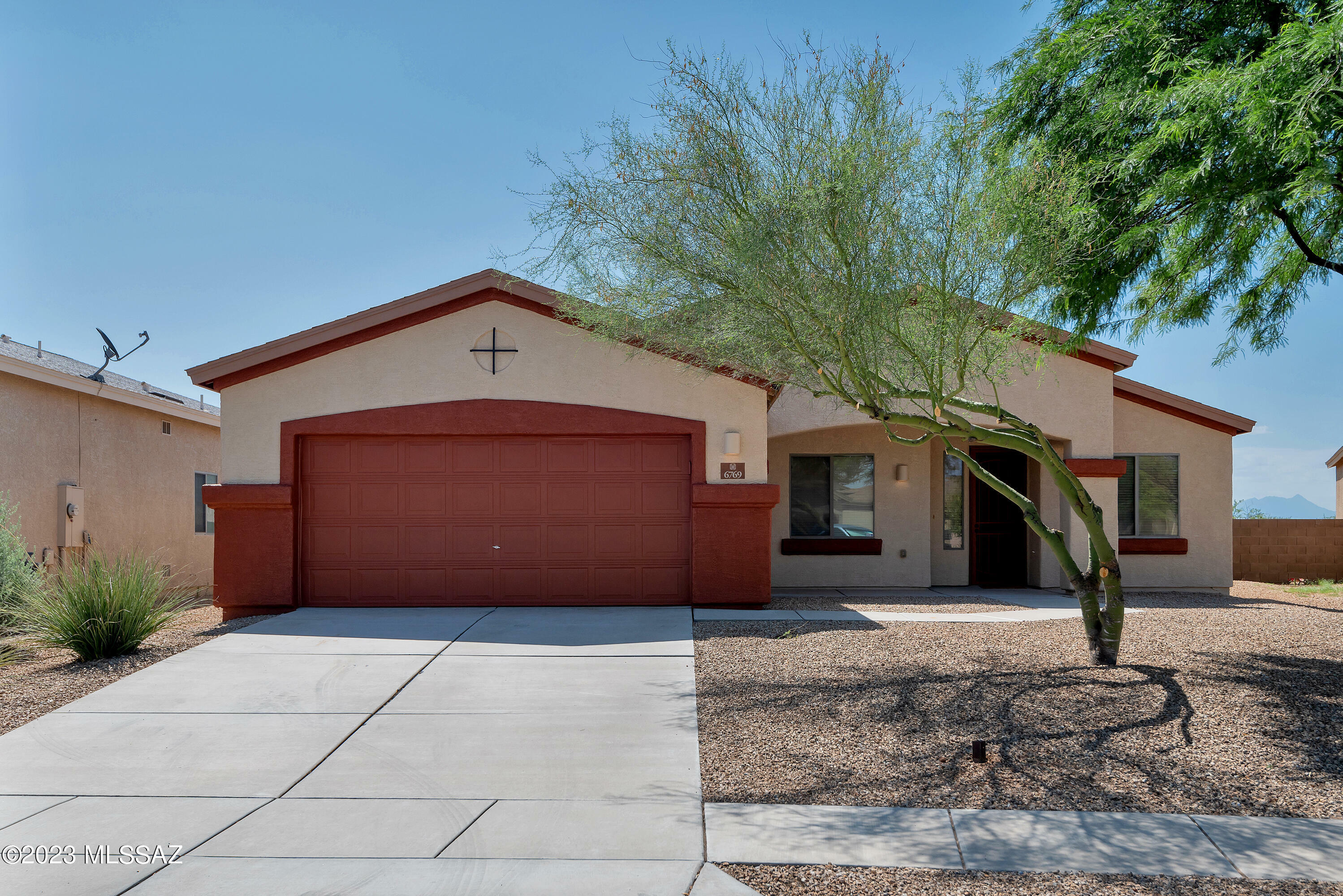 Property Photo: 6769 S Via Diego De Rivera AZ 85757