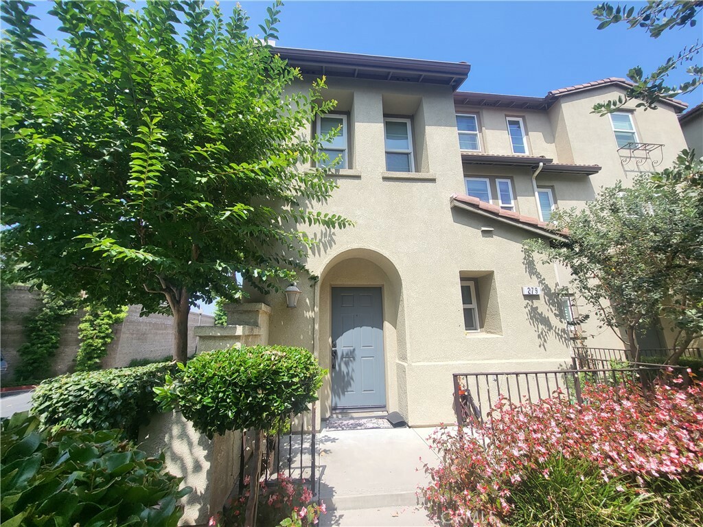 Property Photo:  279 E Santa Fe Court  CA 92870 