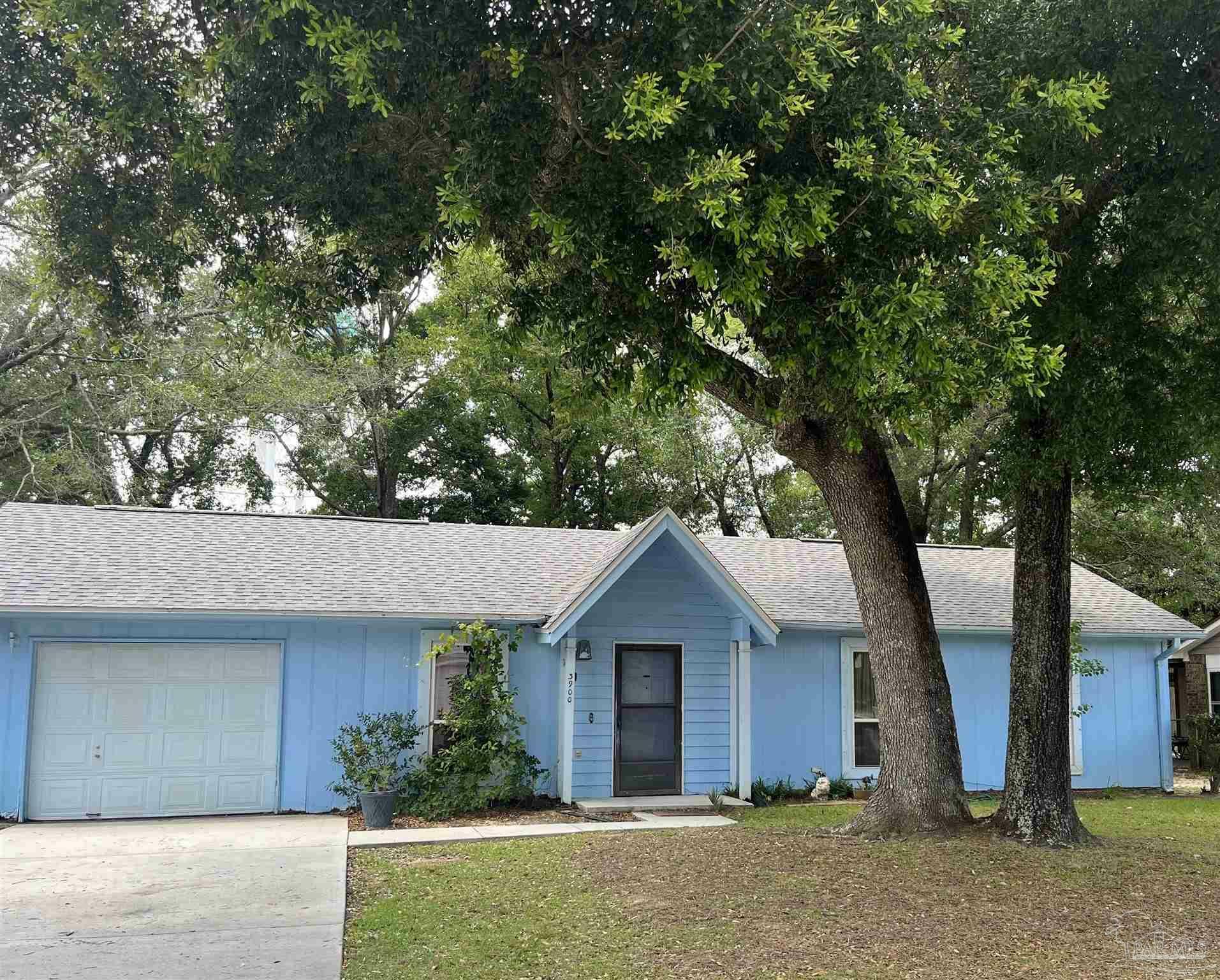 Property Photo: 3900 Baywoods Dr FL 32503