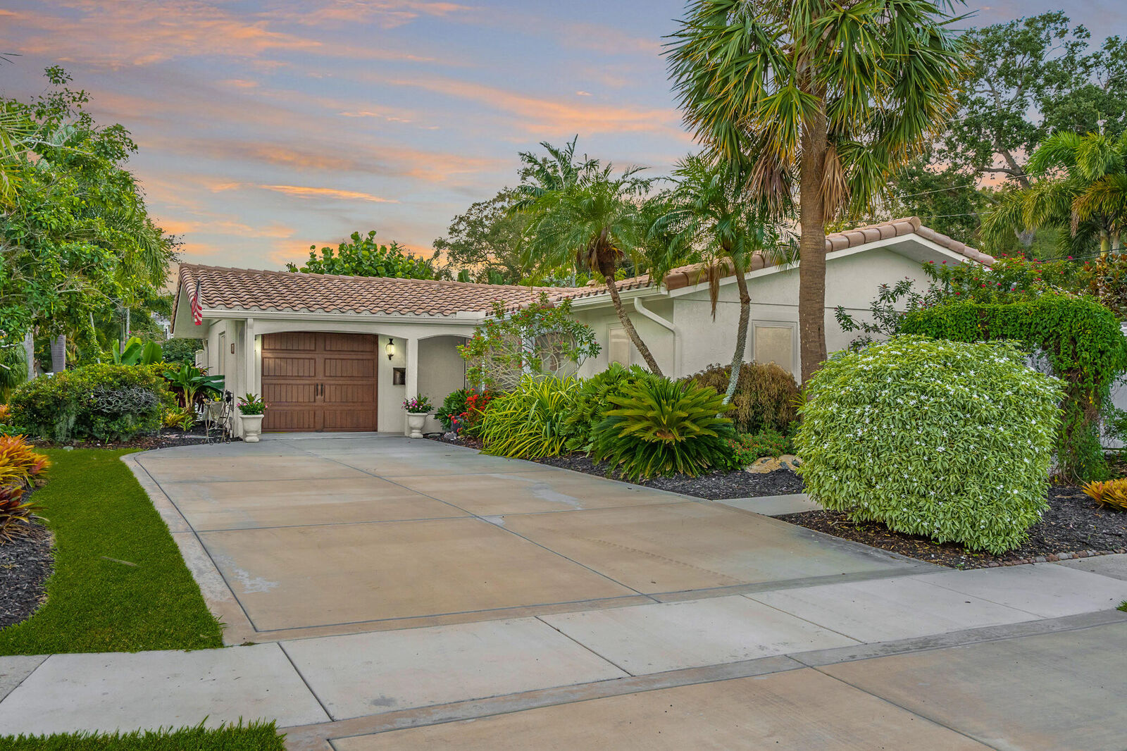 Property Photo:  1101 SW 5th Street  FL 33486 