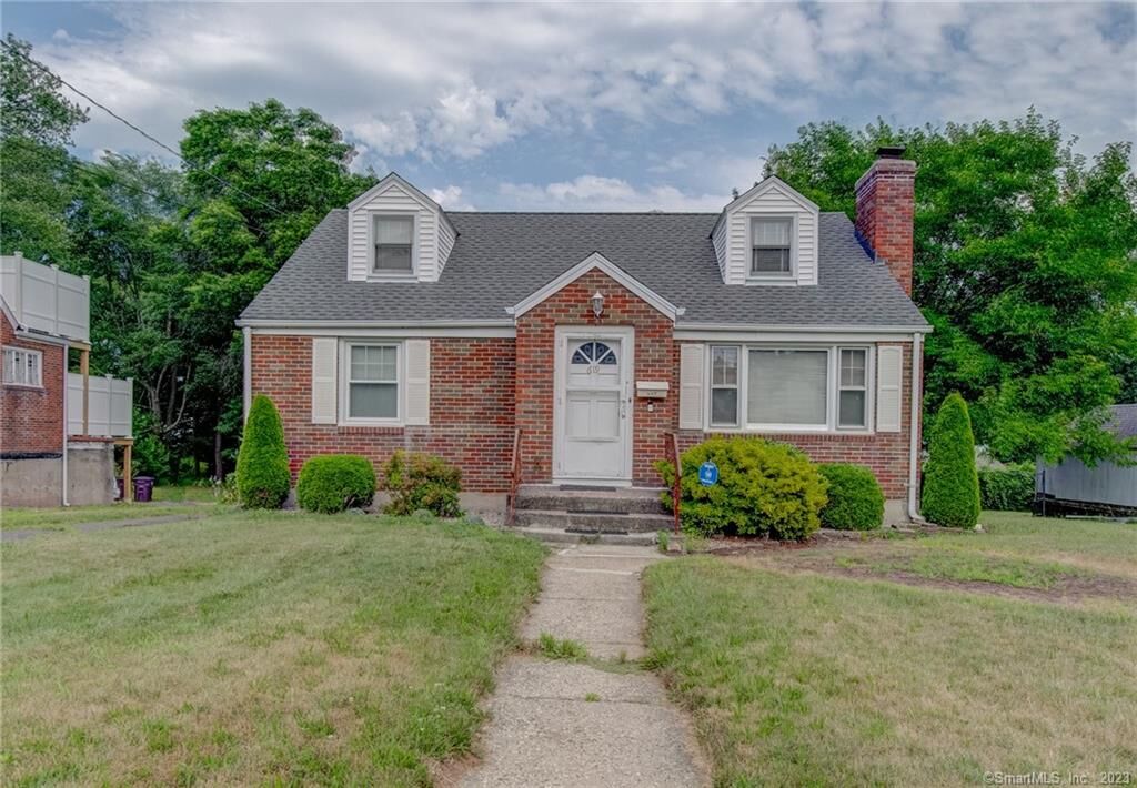 Property Photo:  619 Farmington Avenue  CT 06053 