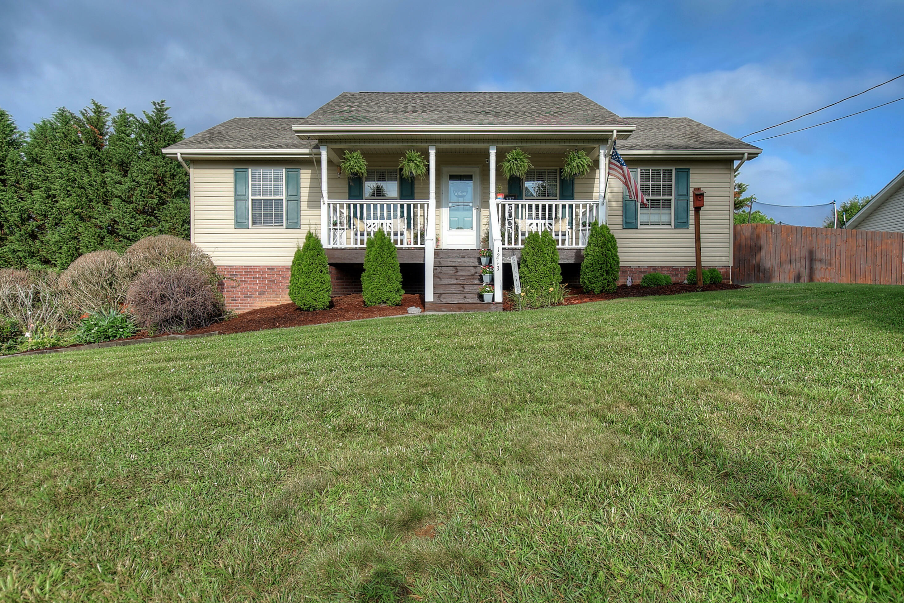 Property Photo:  1213 American Way  TN 37659 