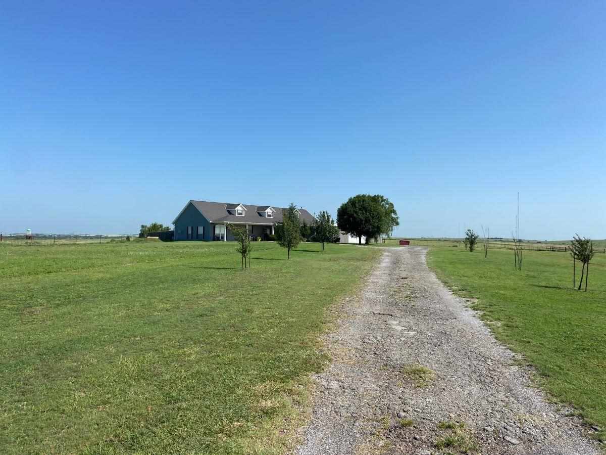 Property Photo: 9248 SE Lee Blvd OK 73501