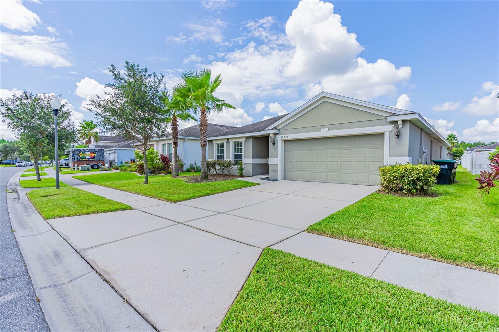 Property Photo:  10775 Cabbage Tree Loop  FL 32825 