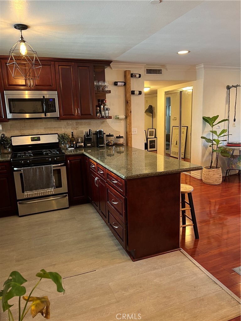 Property Photo: 5264 Satsuma Avenue 11 CA 91601