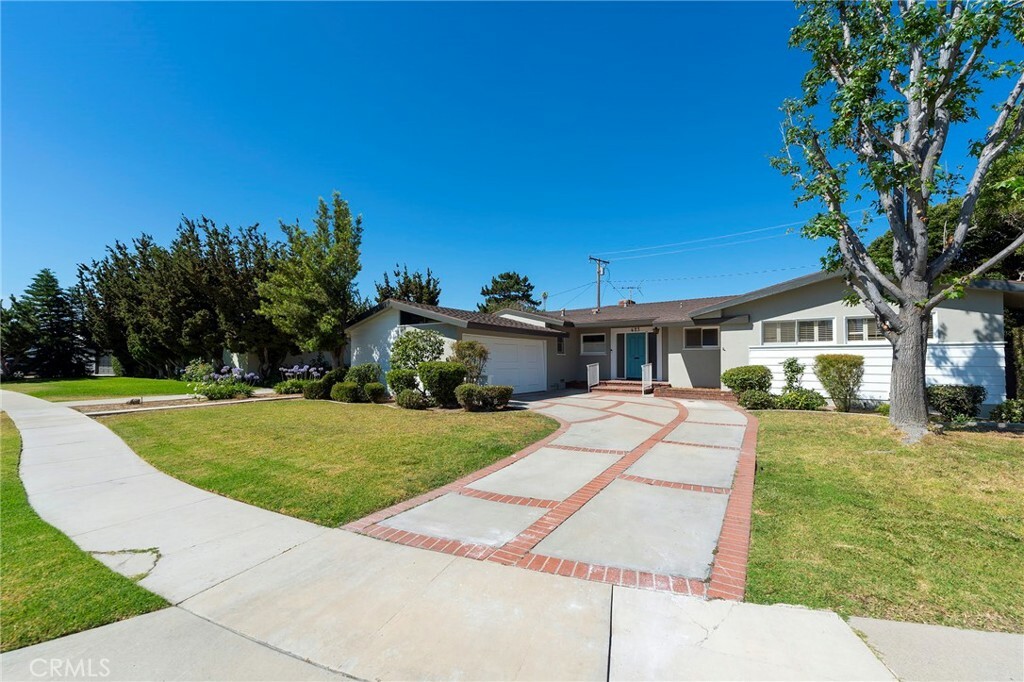 Property Photo:  623 N Janss Way  CA 92805 