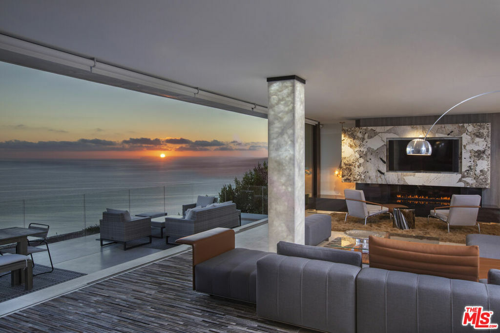 Property Photo: 627 Nyes Place CA 92651