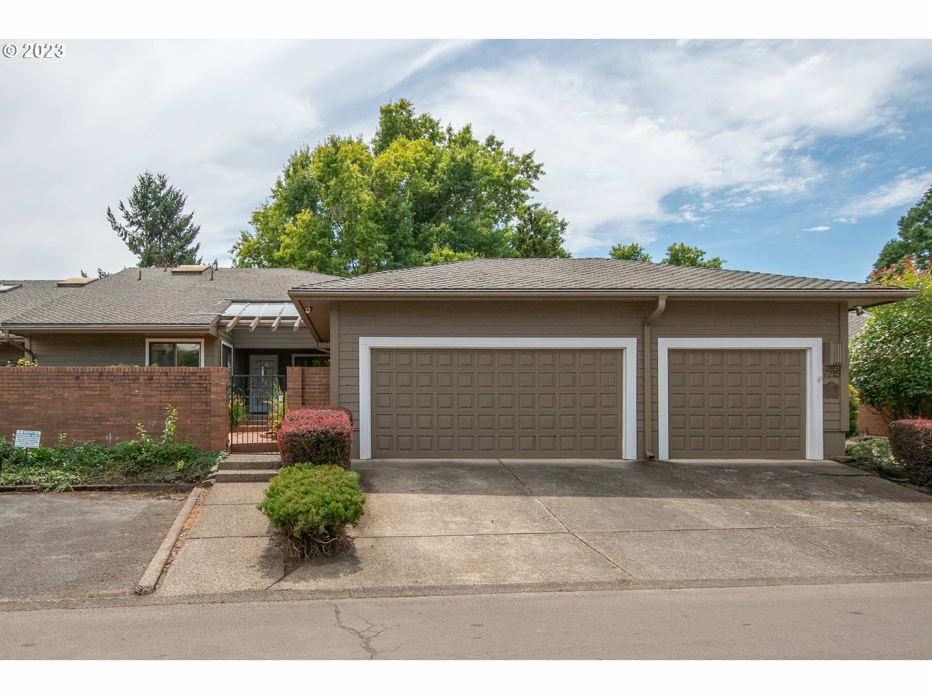 Property Photo: 7215 SW Arbor Lake Dr OR 97070