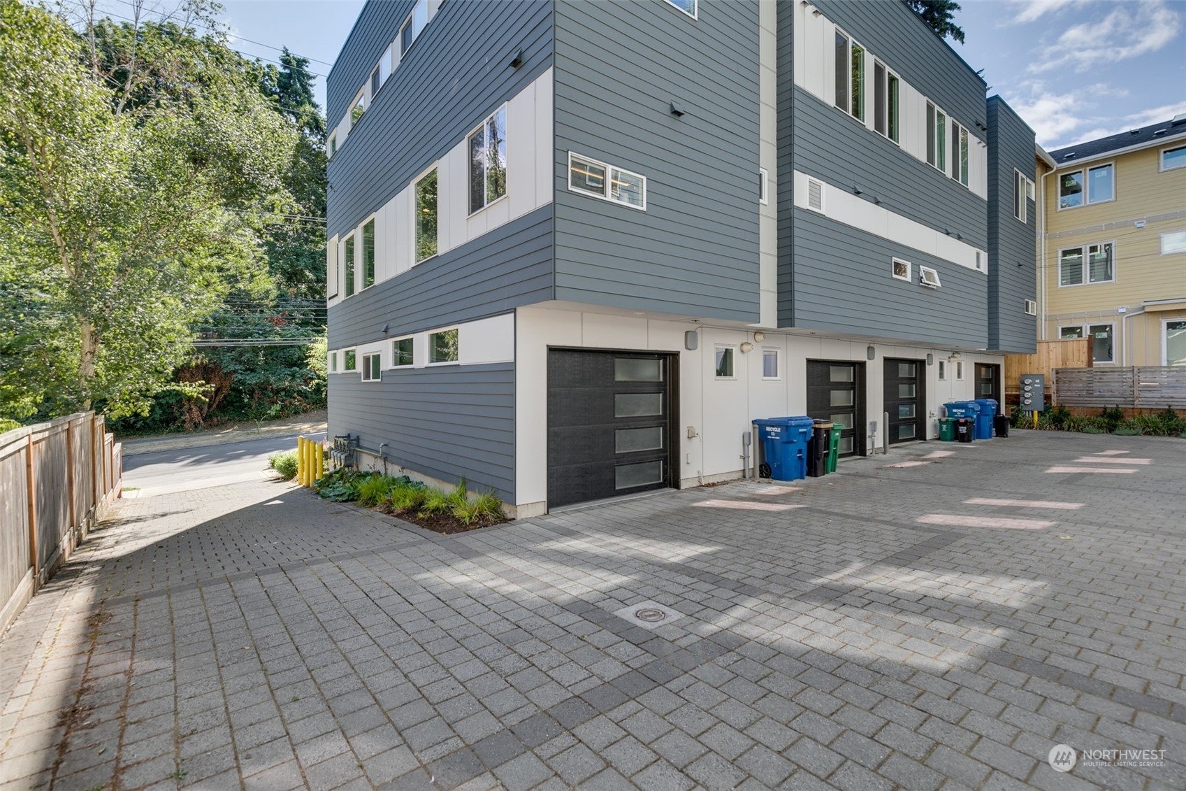 Property Photo: 2615 3rd Avenue W D WA 98119