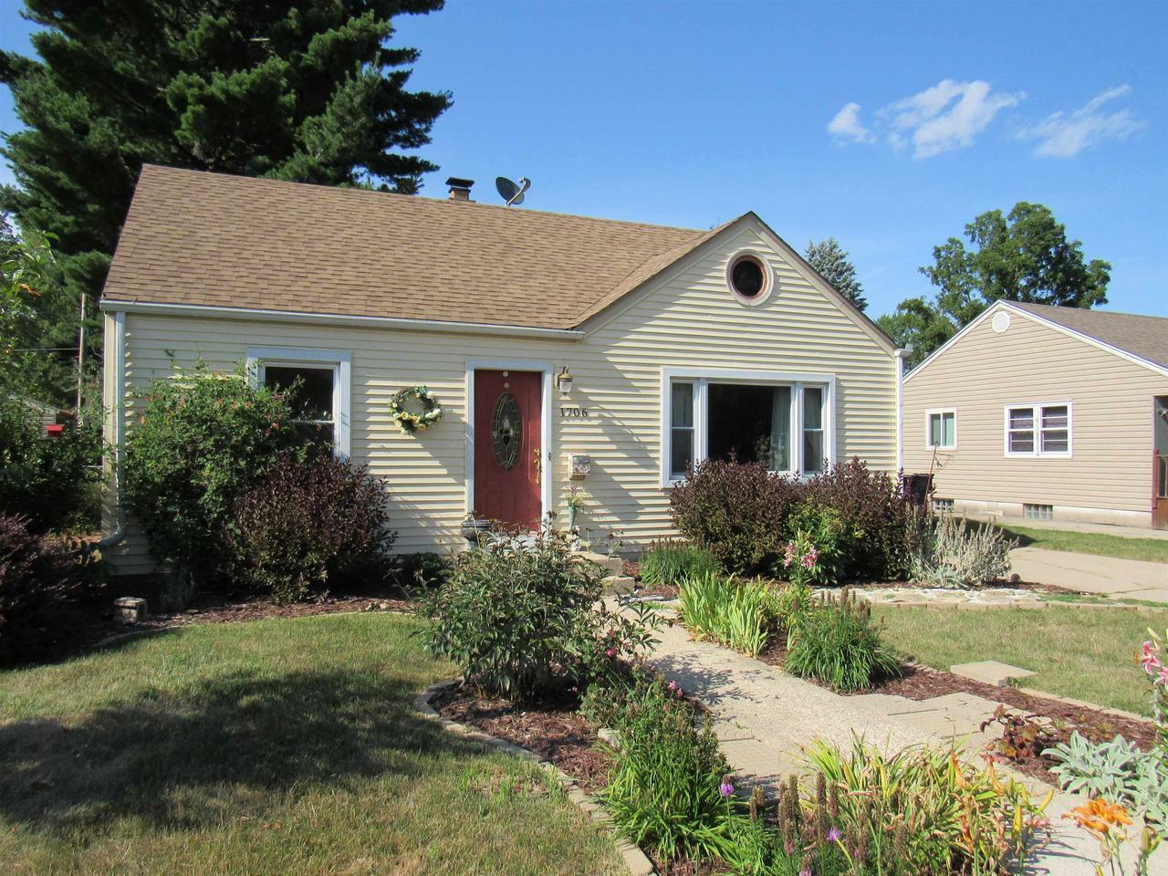 Property Photo:  1706 Mole Avenue  WI 53548 