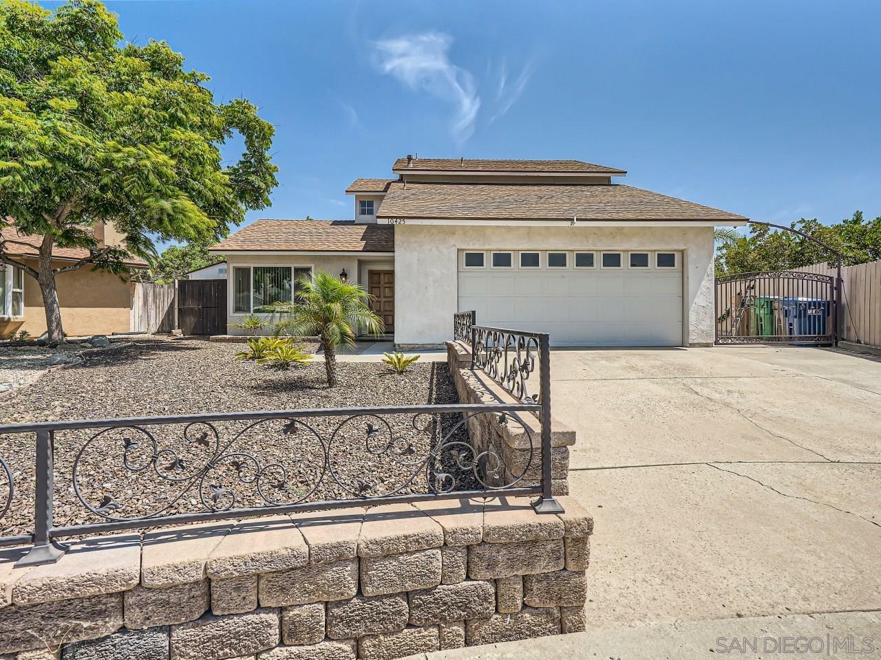 Property Photo: 10425 Tomel Ct CA 92071