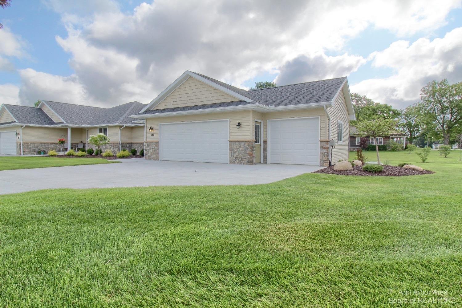 Property Photo:  101 Joann Trail 116  MI 48176 