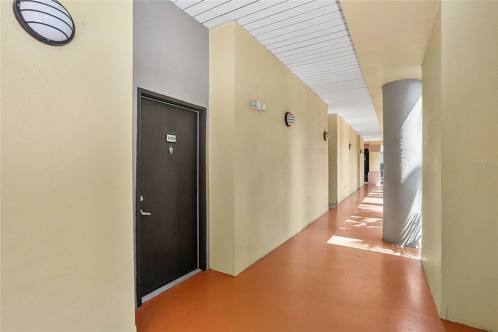 Property Photo: 2440 W Horatio Street 1010 FL 33609
