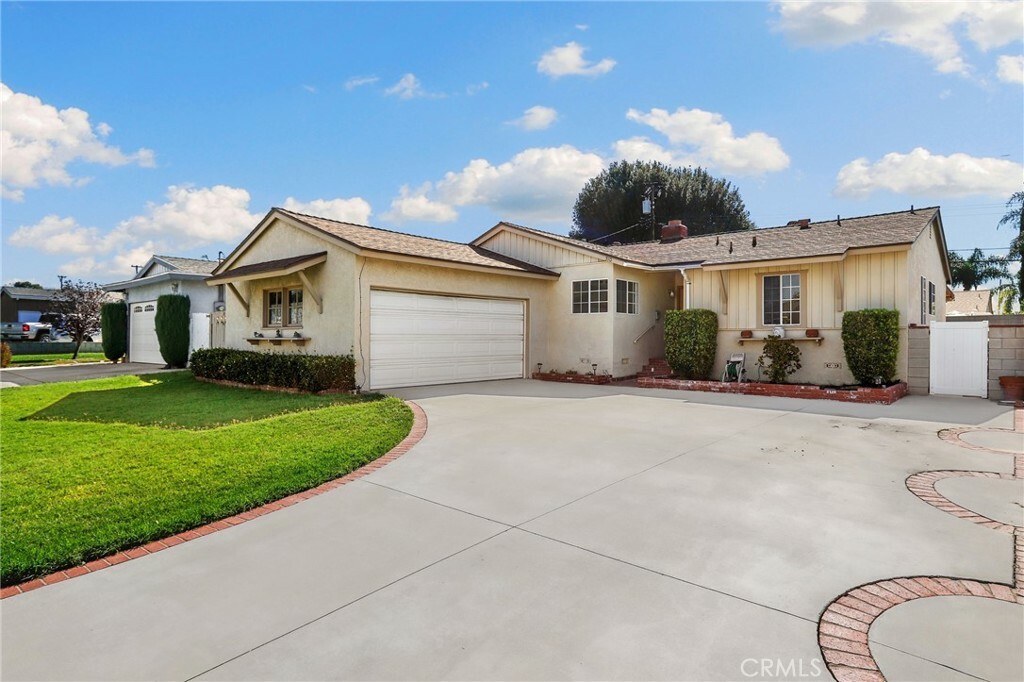 Property Photo: 310 N Dexford Drive CA 90631