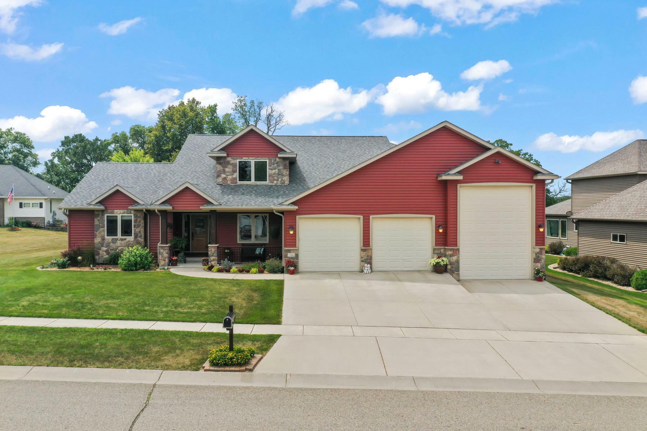 Property Photo:  1506 15th Street Circle NE  MN 55944 