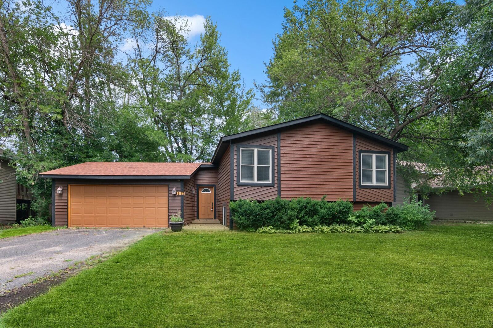 Property Photo:  1113 5th Avenue SW  MN 55025 
