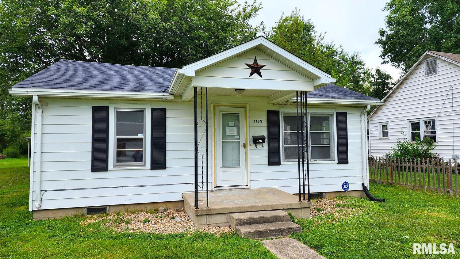 Property Photo: 1109 S 23rd Street IL 62864
