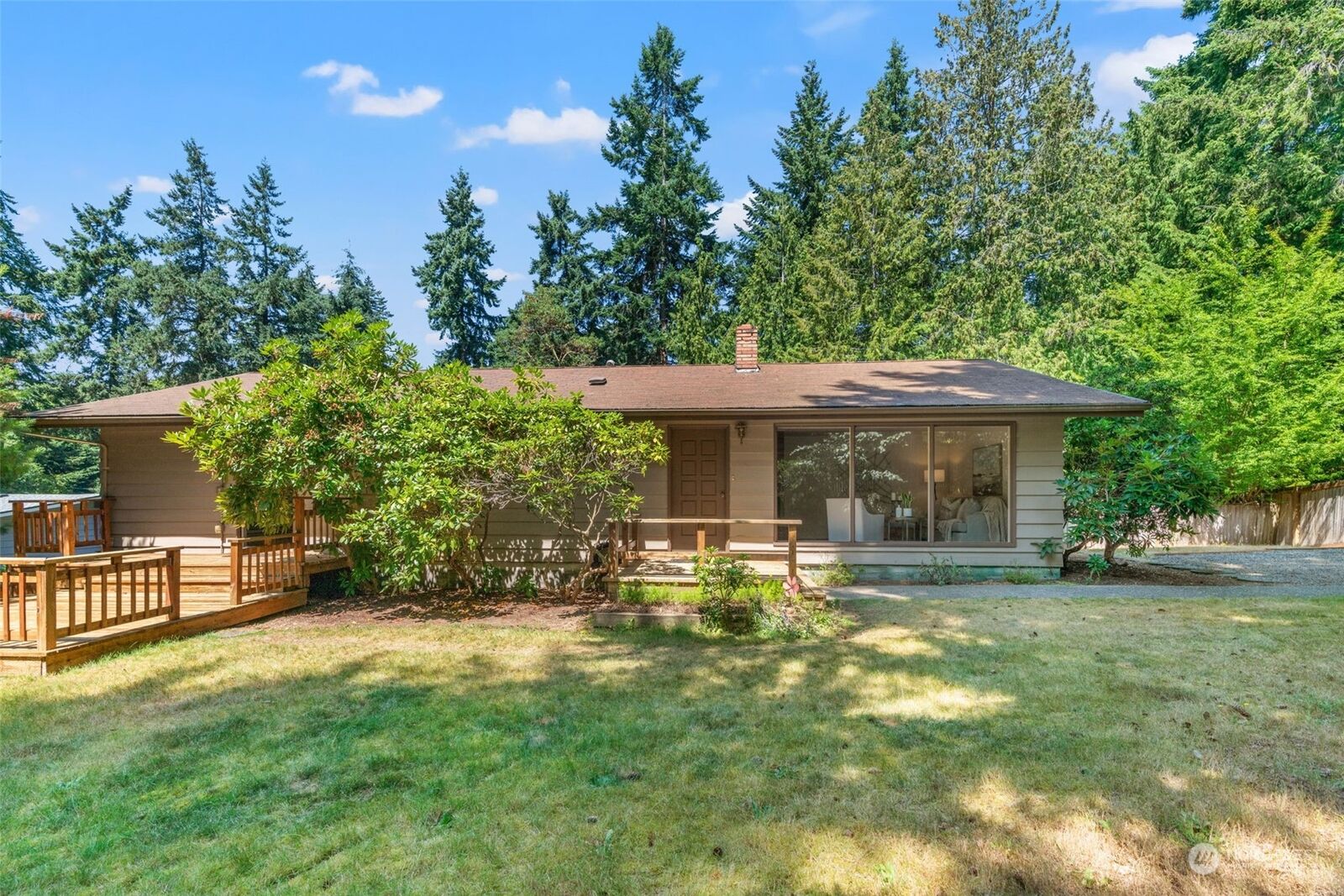 Property Photo:  24212 92nd Avenue W  WA 98020 