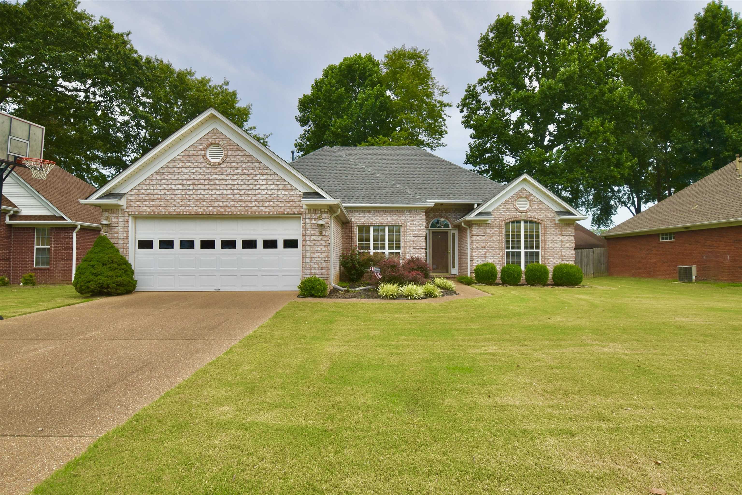 321 Fairway Boulevard  Jackson TN 38305 photo