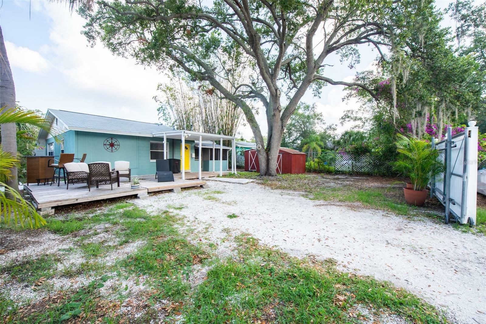 Property Photo:  2424 49th Street S  FL 33707 