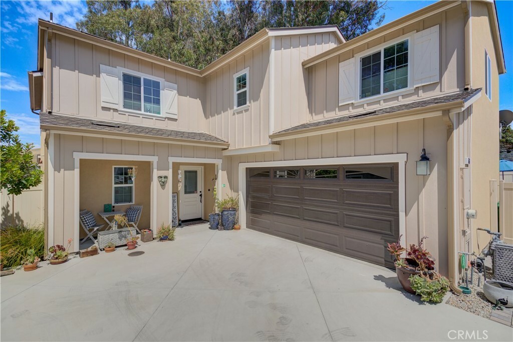 Property Photo:  561 Quinn Court  CA 93442 