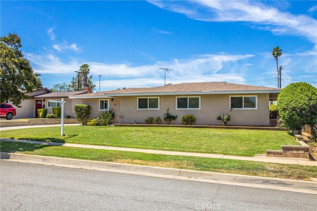 Property Photo: 16 Roma Street CA 92373