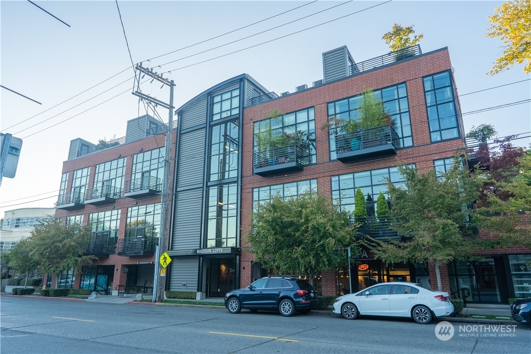 Property Photo: 2914 E Madison Street 308 WA 98112