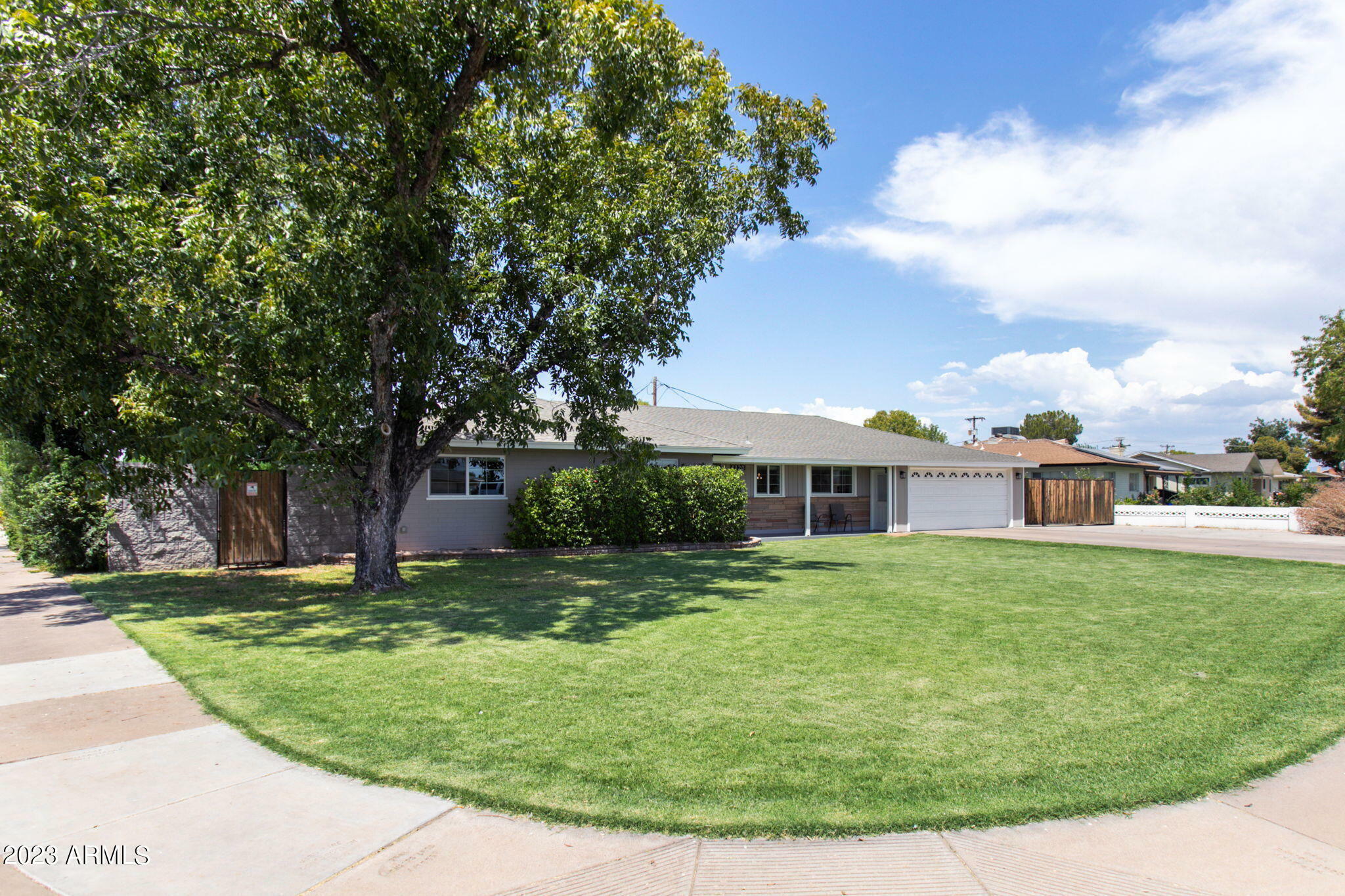 Property Photo:  1320 E Pepper Place  AZ 85203 