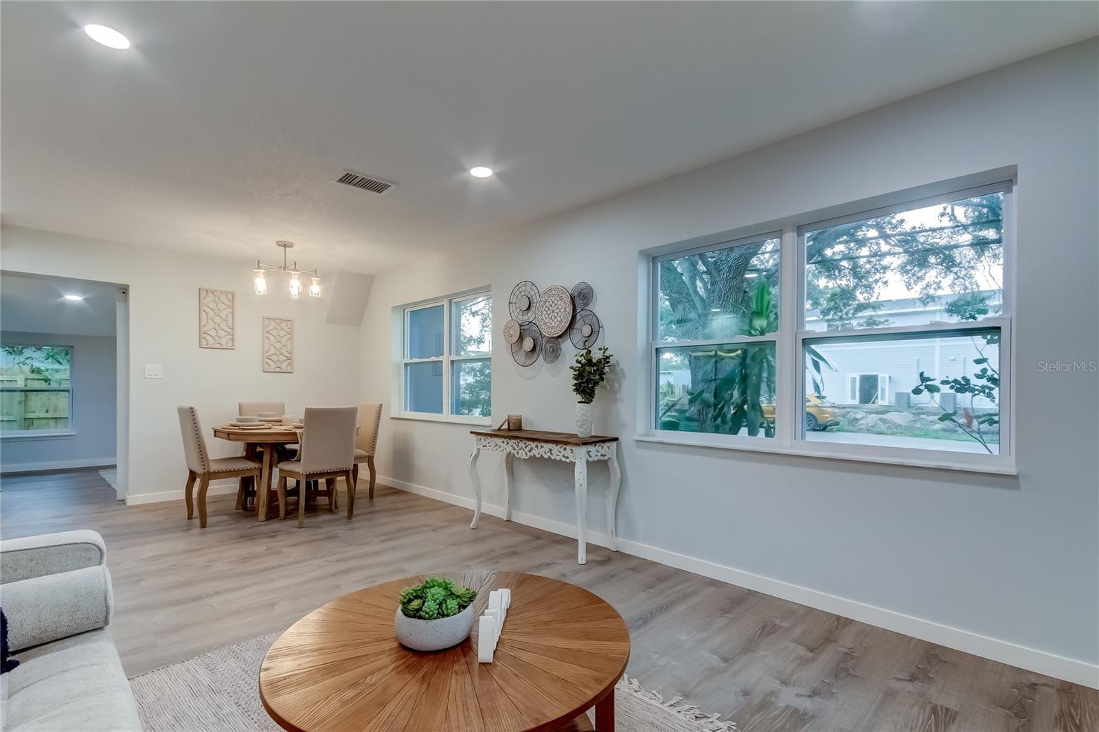 Property Photo: 6225 76th Avenue N FL 33781
