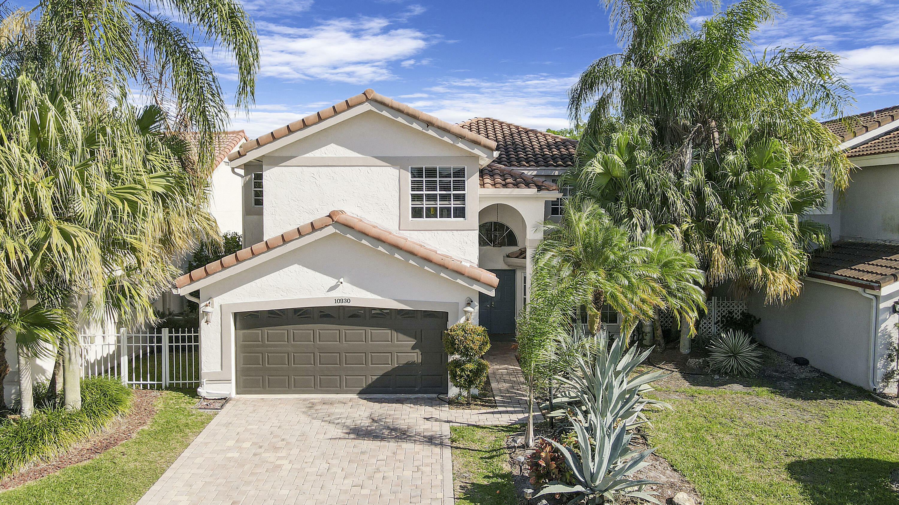 Property Photo:  10330 Buena Ventura Drive  FL 33498 