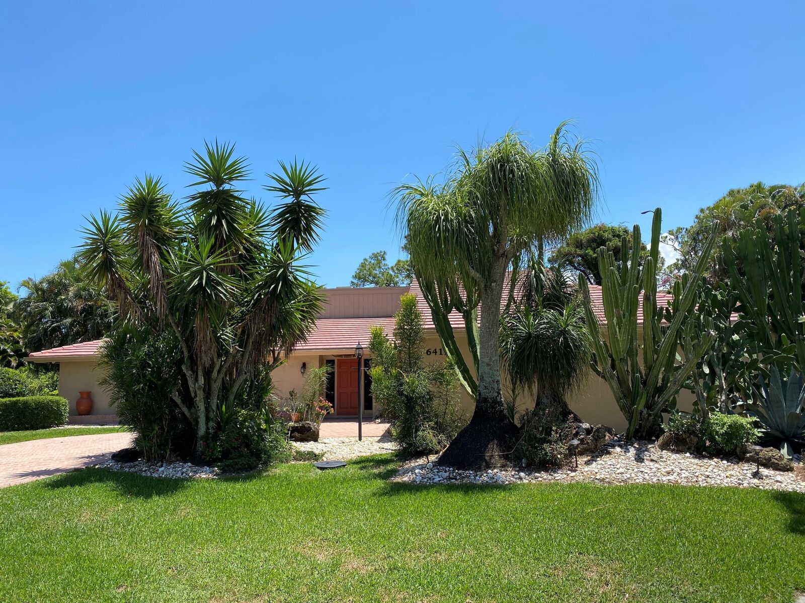 Property Photo: 6419 Eastpointe Pines Street FL 33418