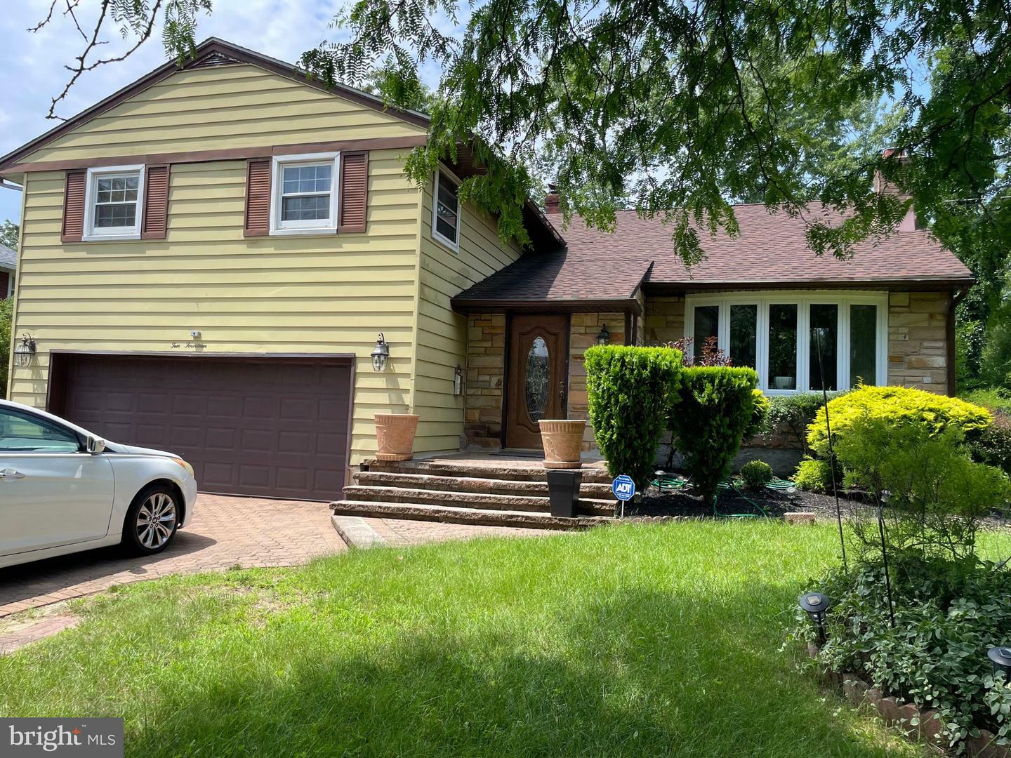 Property Photo: 1014 Kingston Drive NJ 08034