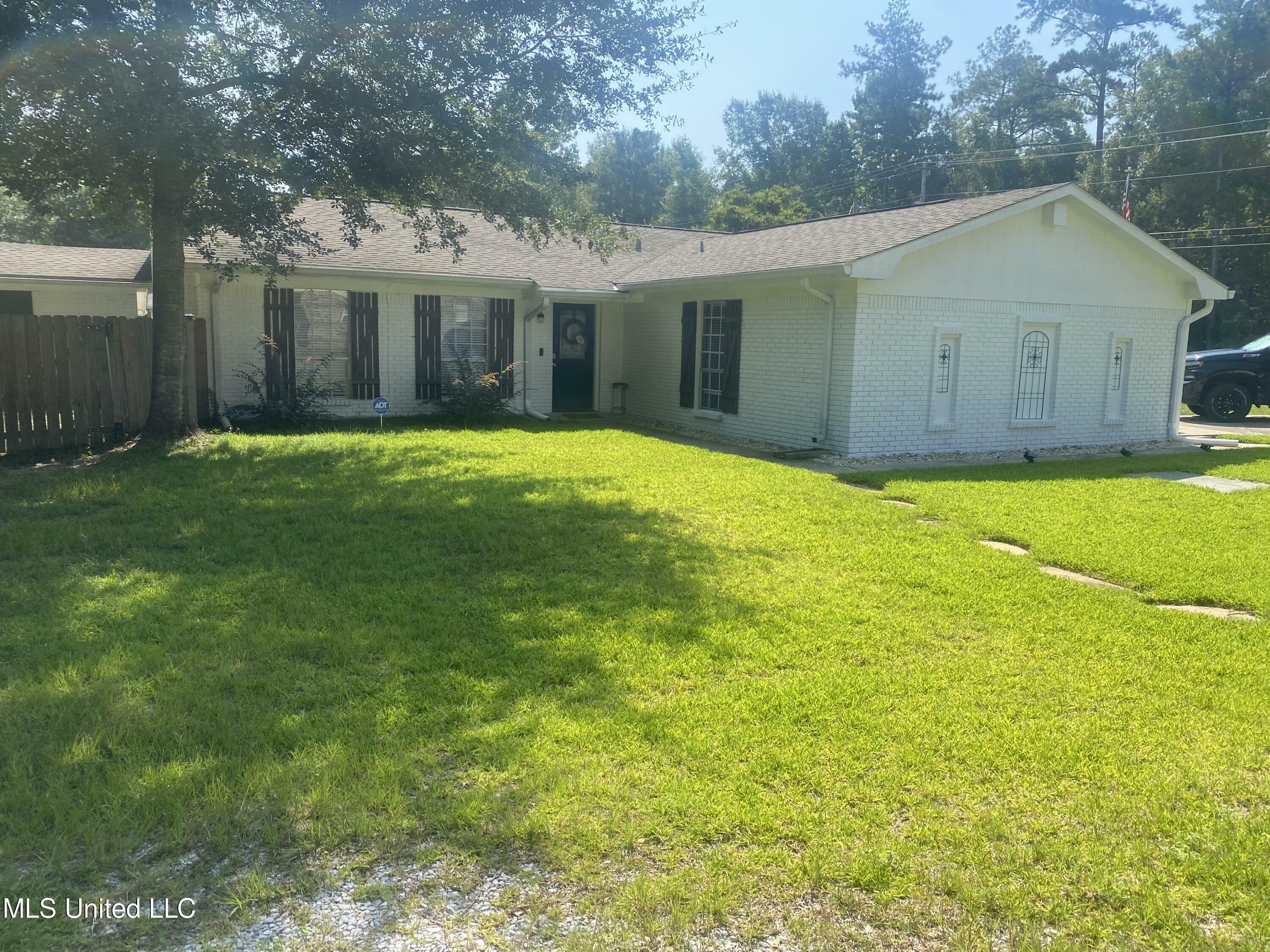 Property Photo:  980 Apua Street  MS 39525 